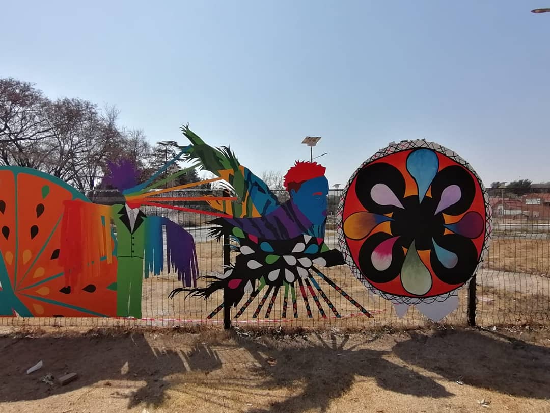 ArtMyJozi's tweet photo. The #PatersonPark fence treatment has now also reached practical completion!
This piece is installed against the fence on the north and south side of the park.
#ArtMyJozi #TheTrinitySession #JDA #OrangeGrove #publicart #PlaceMakingThroughArt #FenceTreatment https://t.co/ANvfCm2MtF