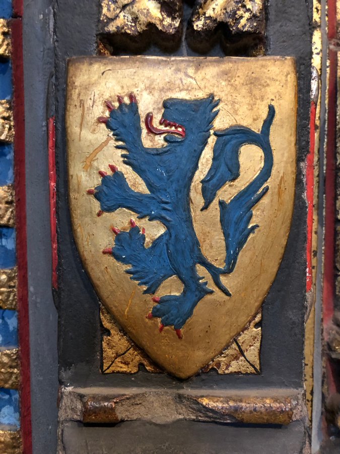 We have lions  everywhere  @DurhamCathedral! Particularly fond of this large-footed blue beast from Bishop Hatfield's tomb.  #AnimalsInChurches  #AnimalsInCathedrals