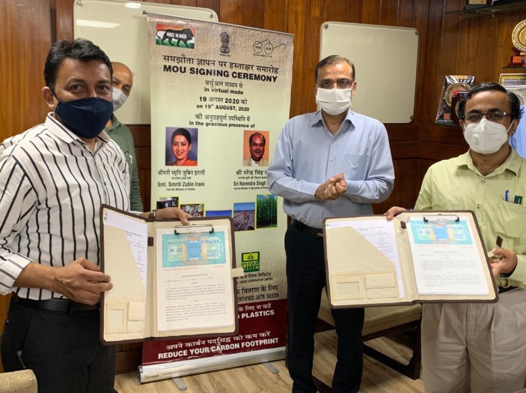 TexMinIndia's tweet photo. Historic MoU signed between JCI &amp; NSCL for distribution of certified jute seeds in presence of Hon’ble Ministers Smt.@smritiirani and @nstomar. It will increase in jute productivity with certified seeds &amp; is aiming towards the goal of doubling farmers’ income by 2022. @PMOIndia https://t.co/gZeSSyCf61