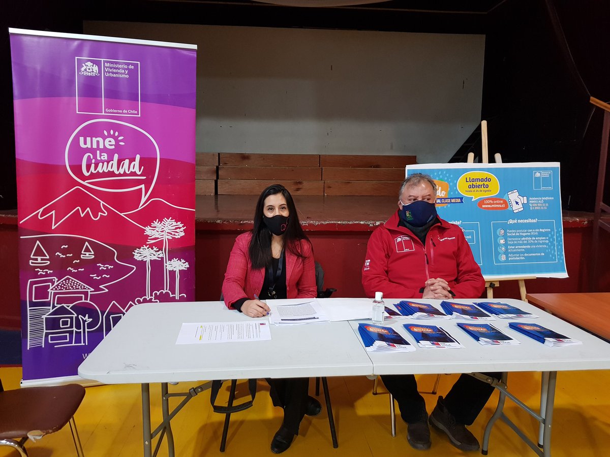 minvumagallanes's tweet photo. ¡Buenos días! Estamos junto al seremi @JHorcos y a funcionarios del Minvu en el Insuco de Punta Arenas, ayudando a la ciudadanía a postular al Subsidio de Arriendo Especial Clase Media. ¡Los esperamos! 🙌🇨🇱 https://t.co/tkEBGZFrFg