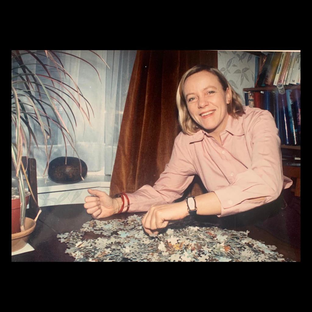 My amazing, jigsaw-obsessed stepmum Mo Mowlam, died 15 years ago today, 19th August 2005. What would she make of where we are today? 1/6