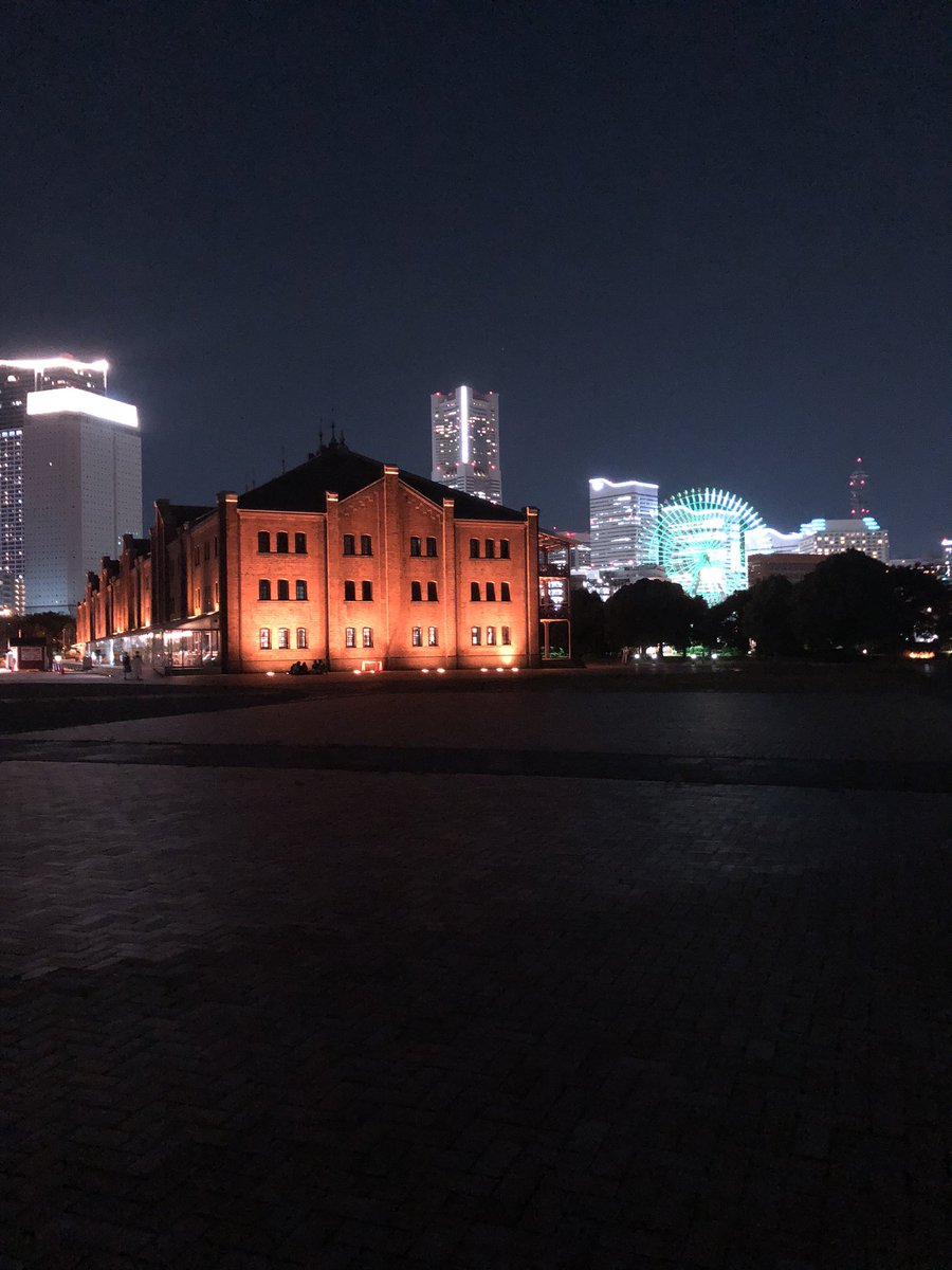 utsupyon's tweet photo. 夜の赤レンガ倉庫
初めて来た！ https://t.co/wDwlFpISDX