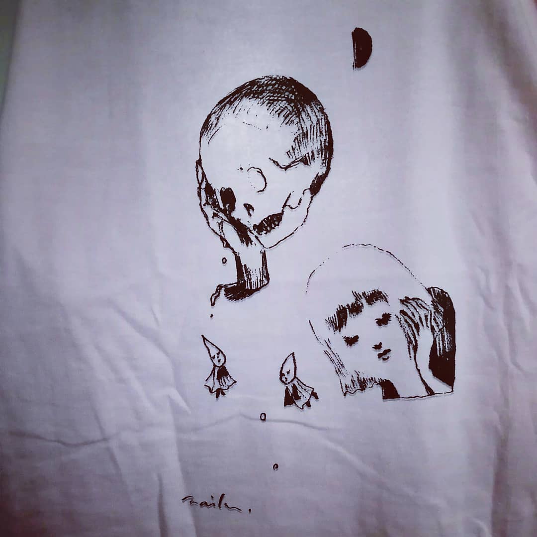 Dollhouse Noah 永井健一さん Kenichi Nagai のtシャツ来た かわいいドクロとかっこいいドクロ