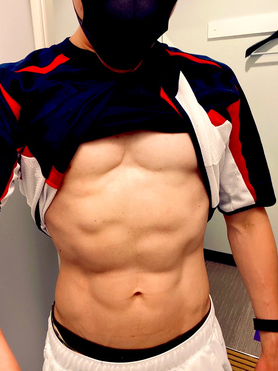 Tkyrrr 自分の腹筋が割と左右非対称ってことに今更気づいた Tkyrrr 自分の腹筋が割と左右非対称ってことに今更気づいた