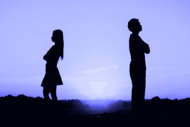 ArvindIyer15's tweet image. I remember the times
when we smiled
when ur sentences
segued into mine
now, we barely look
each other in the eye
ur words &amp;amp; mine
seem to have become
#contravariant
like vengeful arrows
our words argue &amp;amp; fight
but let&apos;s try &amp;amp; reel them in~
reset things
to our beginnings

#vss365