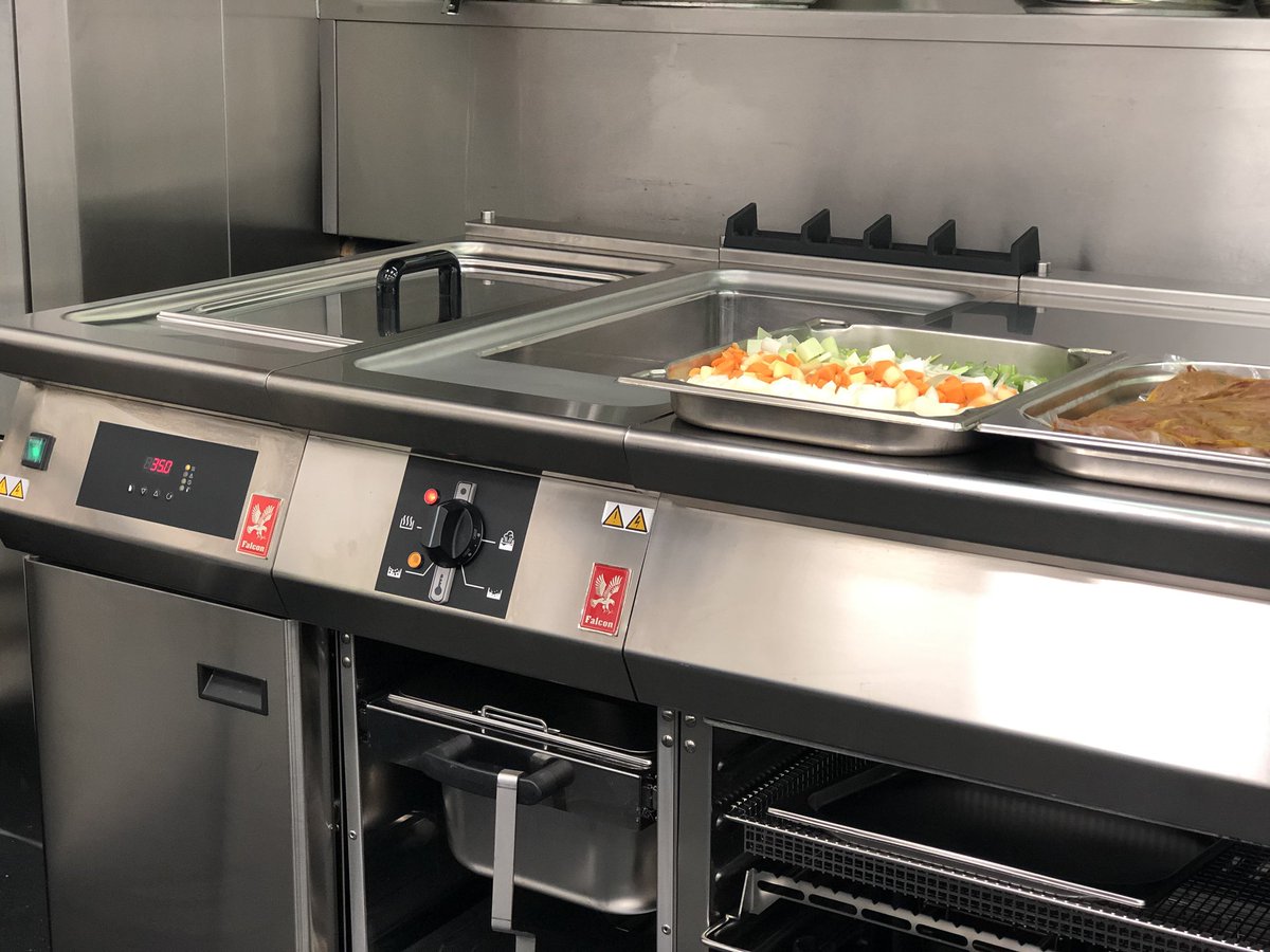 FalconDevChef's tweet photo. Another great product and addition to your cookline is @FalconFoodserv #F900 or #DominatorPlus Flexipan, #compact and #versatile, this device packs a punch, delivering 7/12 cookery methods with Ease https://t.co/QtjJG3lxlV #keepitcooking #easyclean #wednesdaymorning #catering https://t.co/Bt8vVpErXf