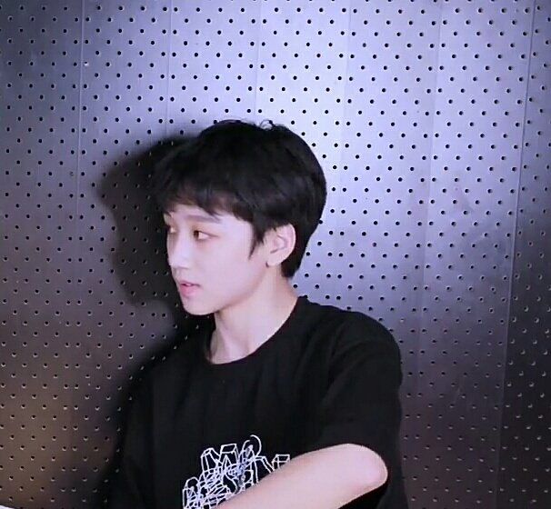 3491Kimkaaa's tweet photo. #HANRUI the Series
(1) เป็นวันน่าเบื่ออีกวันที่หานอวี่ไม่รู้ว่าจะไปไหนดี เลยได้ออกมาร้านอาหารร้านหนึ่ง เป็นร้านประจำของเค้าที่เคยมากินบ่อยๆ ก่อนที่จะหันไปสบตากับใครบางคนเข้าโดยบังเอิญ และเหมือนอีกฝ่ายจะตกใจไม่น้อยที่เจอเค้า
"หวัดดี นั่นโก่วโกวใช่มั๊ย"
"....." https://t.co/OWf5YRfMxV