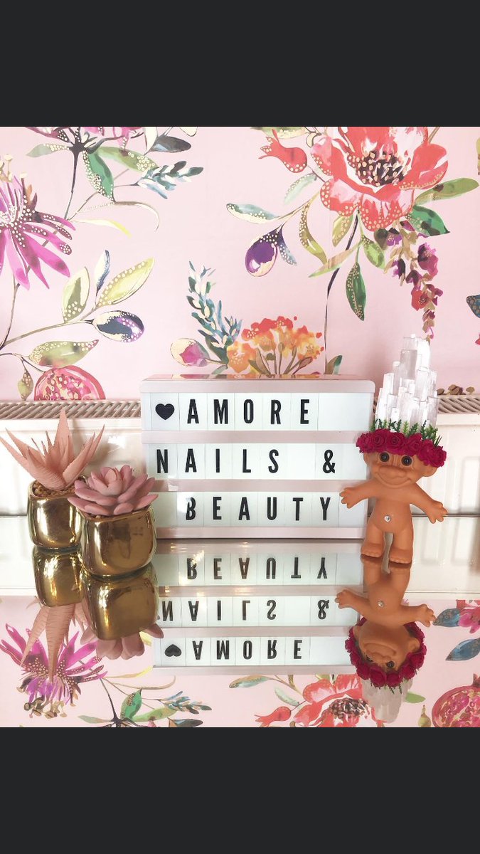 2020Mywey's tweet photo. Thinking about getting trendy acrylics or gel polish nails? Jade started Amoré Nails in 2017 but has been in the beauty industry for 12 years! With screens and visors, you can be sure that her stylish home salon is covid safe. Jade also offers a spray tanning service! 💅🏼 https://t.co/f1CIIdrJnF
