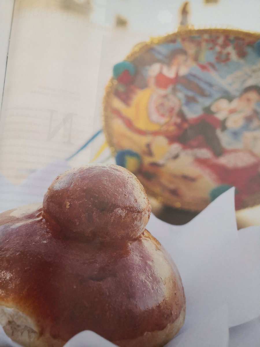 Sua maestà :
"la brioscia col tuppo"

A colazione, nelle ore più afose...
... e capaci ca macari ri sira, duoppu na manciata ri pisci, nta tavola troneggia. Picchí é rigghina.

🍧🍧🍧🍧🍧🍧🍧🍧🍧🍧🍧