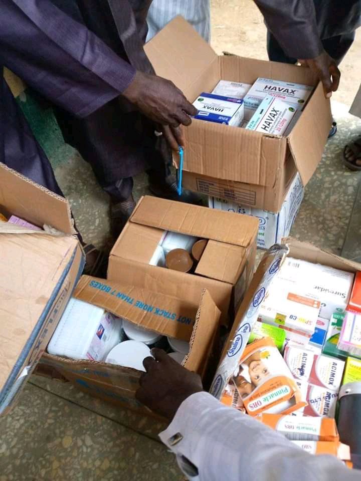 GhaleebunN's tweet photo. Sheikh Zakzaky has sent medical supplies and mosquito nets to refugees camp in Faskari Katsina State. https://t.co/wEtK9v30cN