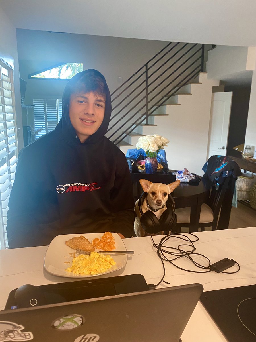 Izaiah and Blaze take on virtual high school! Had to download twitter to keep up with <a href="/principalarrojo/">principalarrojo</a> ! Let’s gooo! We got this!