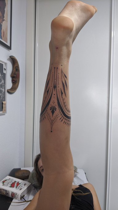 1/2  Never get tatts while ovulating 🥵 https://t.co/ILvZT8v232