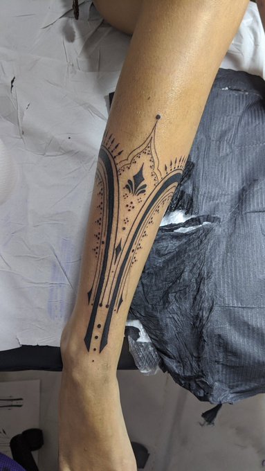 1/2  Never get tatts while ovulating 🥵 https://t.co/ILvZT8v232