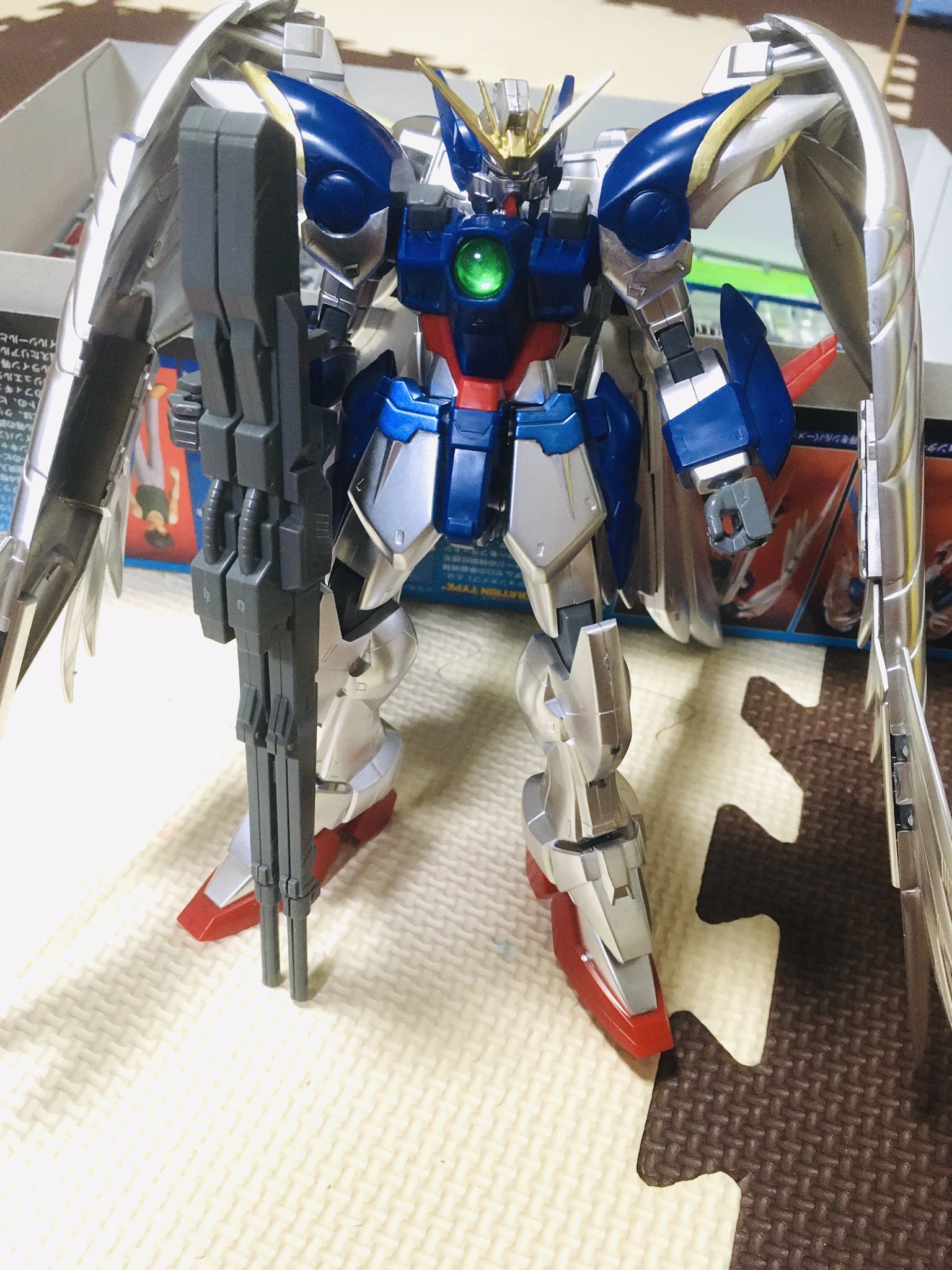 ぽたむ 簡単に部分塗装をして完成 旧1 100ウイングガンダムゼロカスタムスペシャルオペレーションタイプ 古いキットだけどプロポーションもよい 顔もイケメン T Co Dmsbf4el43 Twitter