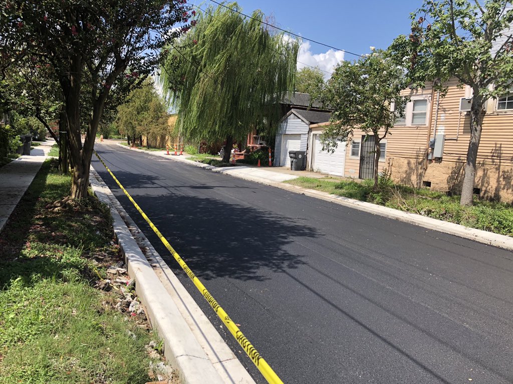 ose_nola's tweet photo. Command construction continues street paving on the #HaganLafitte drainage project. Crews are working on Rendon and Toulouse streets as they make significant progress on the #HMGP site. #resilient #graygreen #livingwithwater @resilient_nola @cityofnola https://t.co/3Ql2QV1qgo