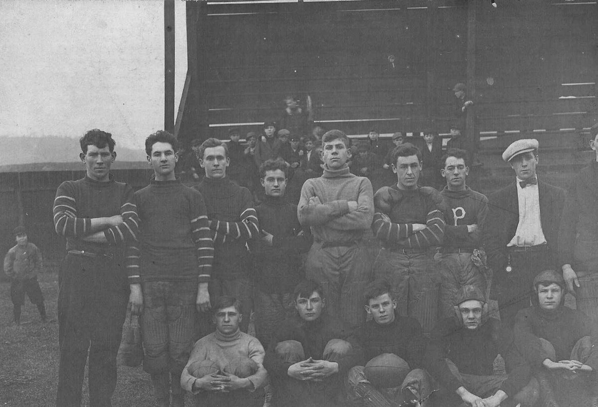 15MinutesOnline's tweet image. Cool photo today on the #Paddon history page on The Facebook of the local football team, circa 1910-ish, when the sport was less than 20 years old. #DaPreHeights