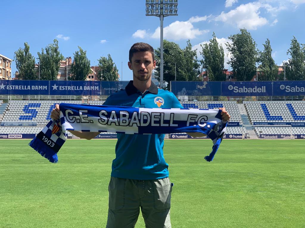 CESabadell's tweet photo. 🚨 [OFICIAL] ✍️🏻 Jaime Sánchez, fitxat!

El nou central esquerrà ja sent l'Orgull Arlequinat! 💙

Bentornat a la Nova Creu Alta

#SentlOrgullArlequinat | #5000Arlequinats https://t.co/QmW1gMbDGF
