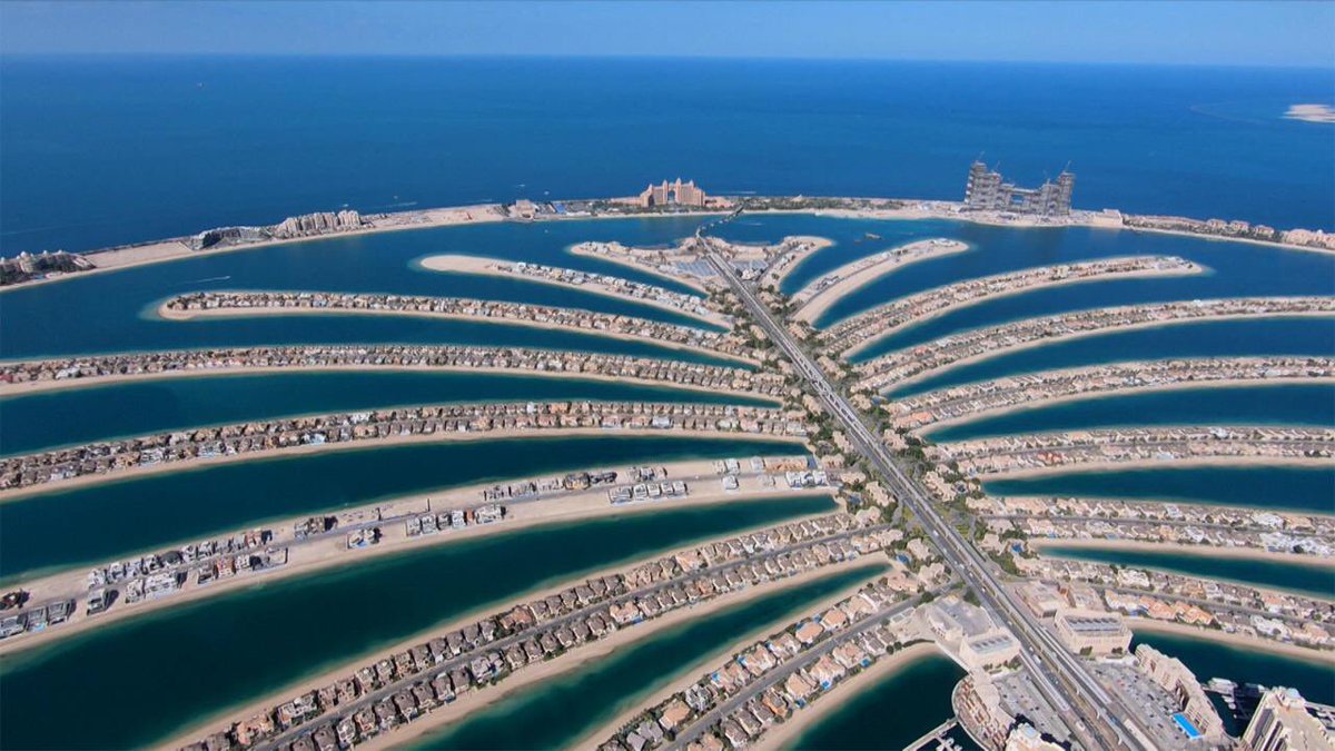 جزيرة النخلة ومنتجع اتلانتس واحدة من اشهر اماكن دبي السياحية وهي عبارة عن أرخبيل صناعي ضخم، والمعترف دوليا بأنها أكبر الجزر الاصطناعية على مستوى العالم .يقع منتجع أتلانتس دبي وسط المياه الهادئة الفيروزية للخليج العربي وأفق دبي المهيب، وهو تاج الجزيره