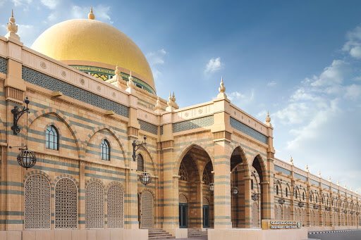 متحف الشارقة للحضارة الإسلاميةيضم المتحف آلاف القطع من الحضارة الإسلامية والتي تمتلك أهمية كبيرة ، حيث يمكنكم التعرف بشكل اكبر على الحضارة الإسلامية.