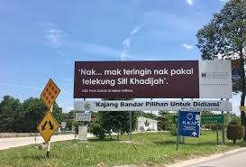 6. EmotionYang ni simple."Cuba bayangkan anda bawa ibubapa korang ke Makkah...""Nak... Dah lama mak nak pakai telekung Siti Khadijah..."Permainan emosi ni selalunya bagi otak kalah. Yelah cakap pasal mak ayah, siapa je tak triggered.