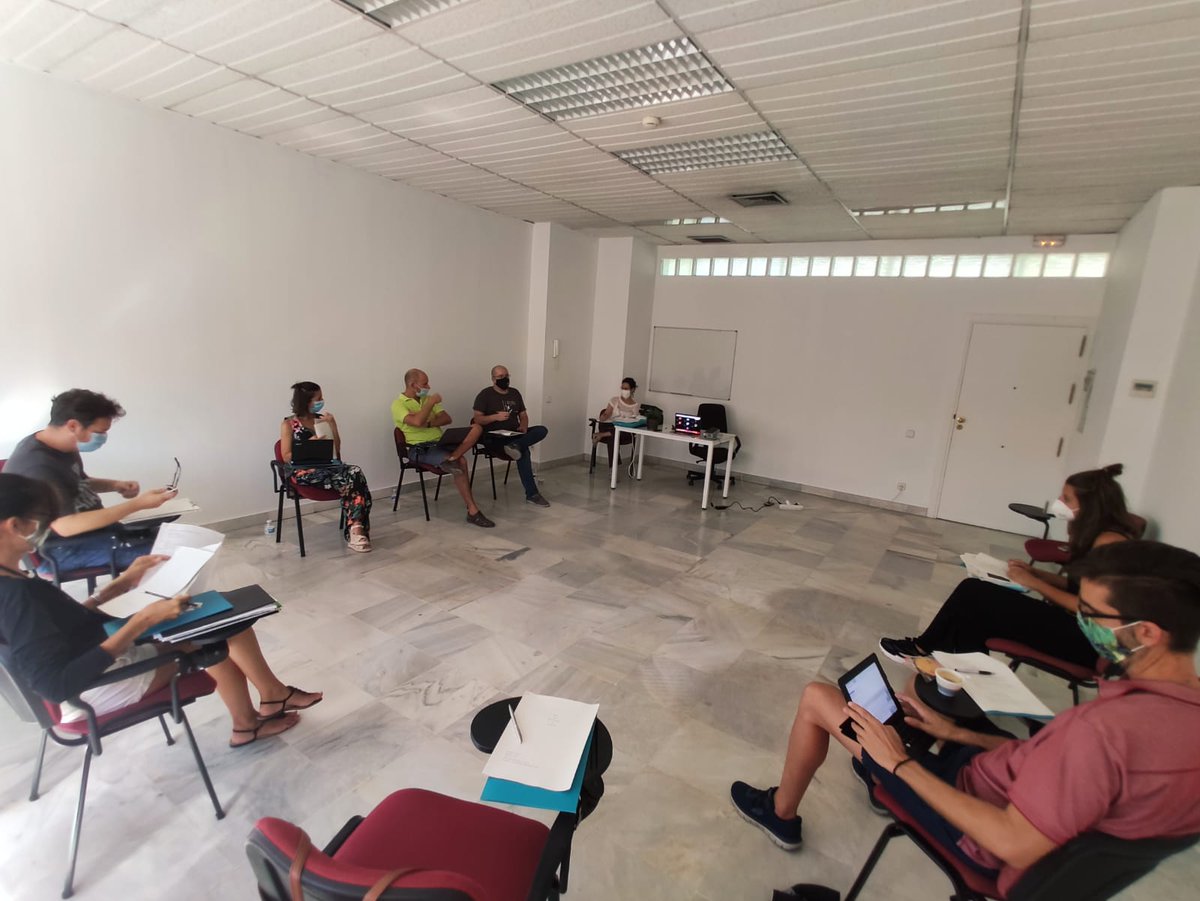 Acabamos de empezar la lectura técnica de Duende 
Algunos online para prevenirnos del #covid19 

De aquí saldrá el plan de rodaje definitivo y estaremos listos para rodar 
📽️

#cortoduende #colibrifilms #flamenco #cine #cortometraje #lecturatécnica #guion #cultura