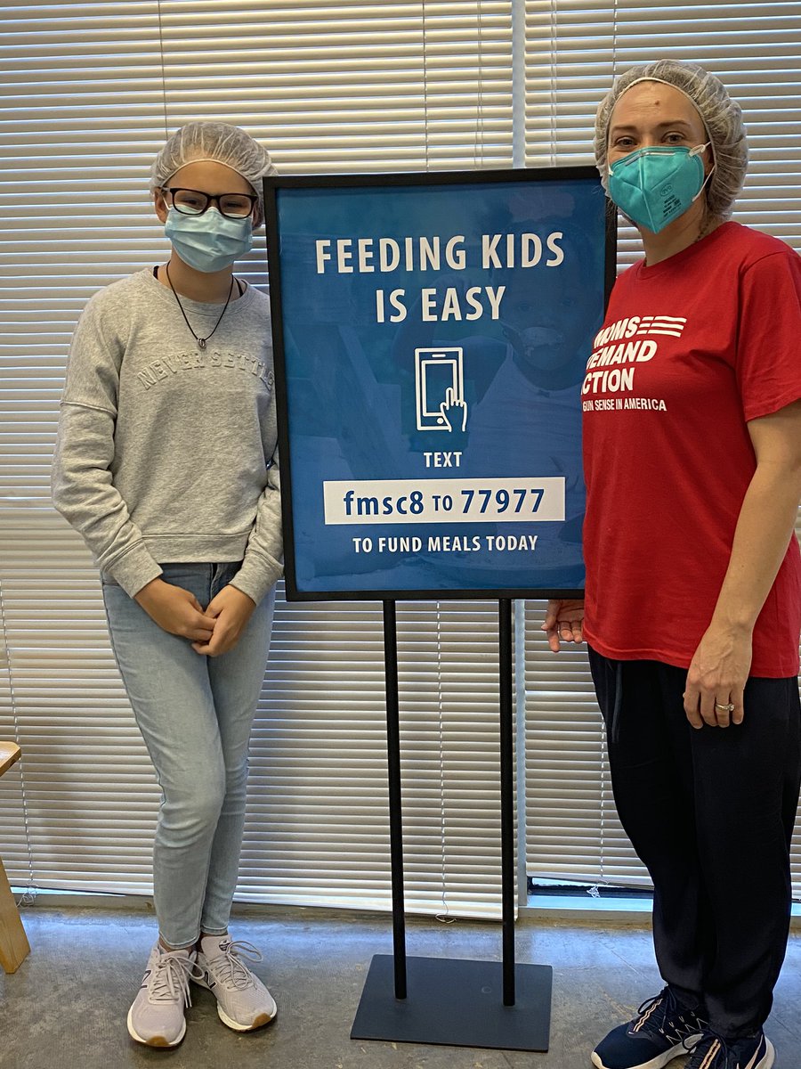 loriwillard22's tweet photo. Want to show your love @MomsDemand , volunteering in your fancy red shirt can help spread the word and the love. Working hard @TXlege to #feedmystarvingchildren #gettingoutthevote #gunsensemakessense #multitaskinglikeamom https://t.co/zsvXZRkHZk