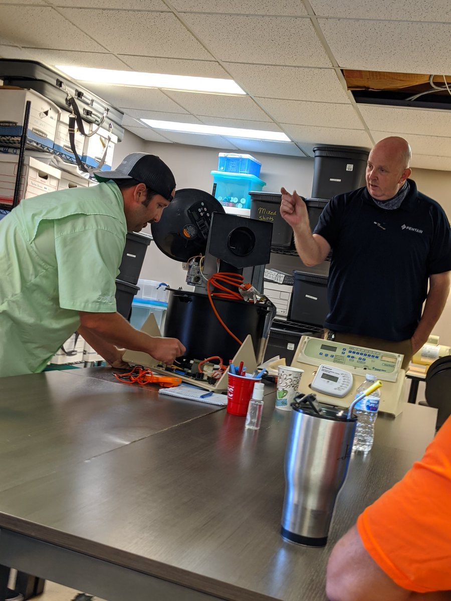 Manningpools's tweet image. Our repair department likes to keep up with what's going on out in the field. Here they are having a quick lesson with @Pentair Service Manager Shawn Williams before getting their routes started. Keep the knowledge flowing! #PoolRepairs #Pentair #ServiceTeam