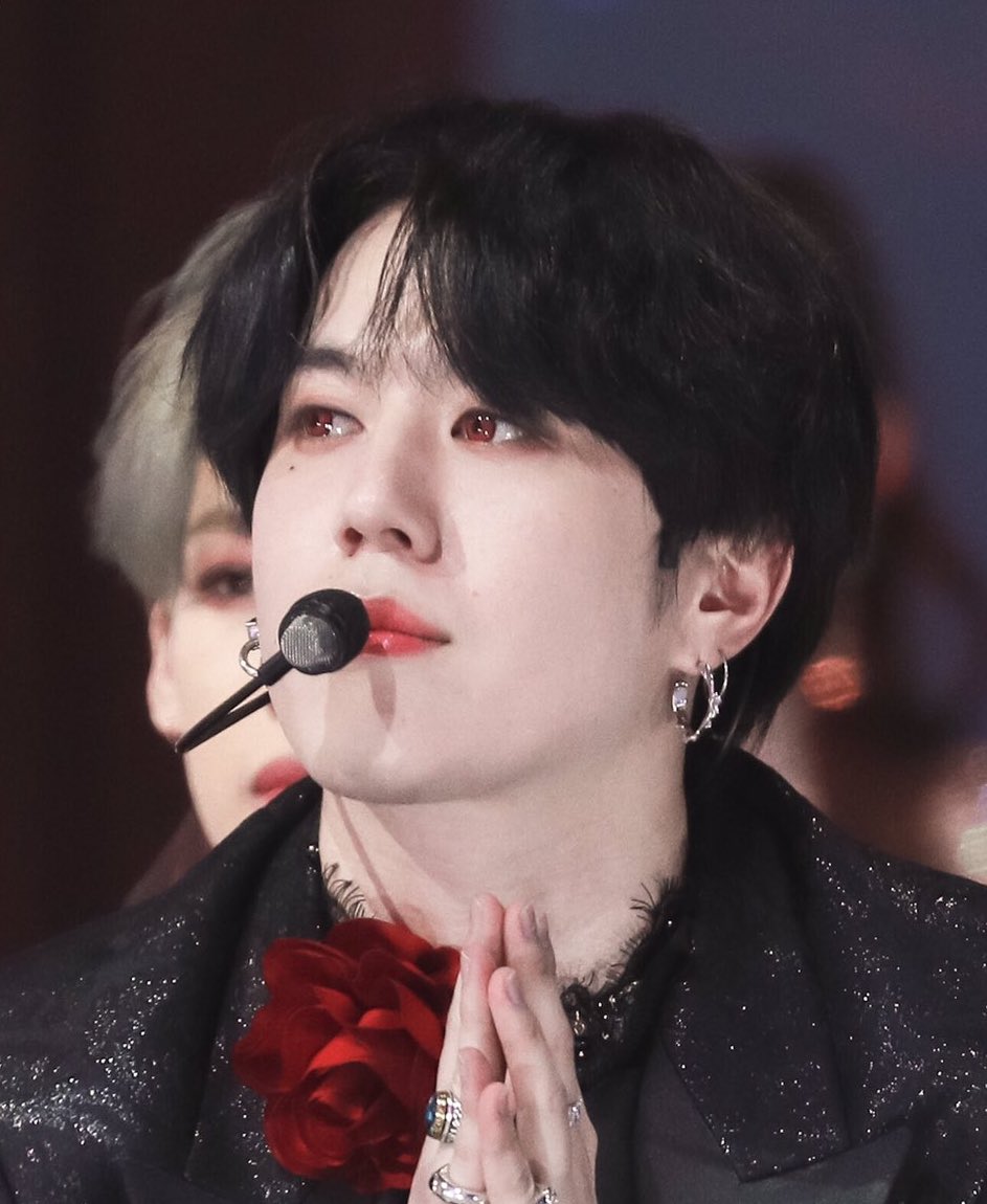GOT7DAILYY's tweet photo. He's a handsome vampire https://t.co/sydb5ciAE2
