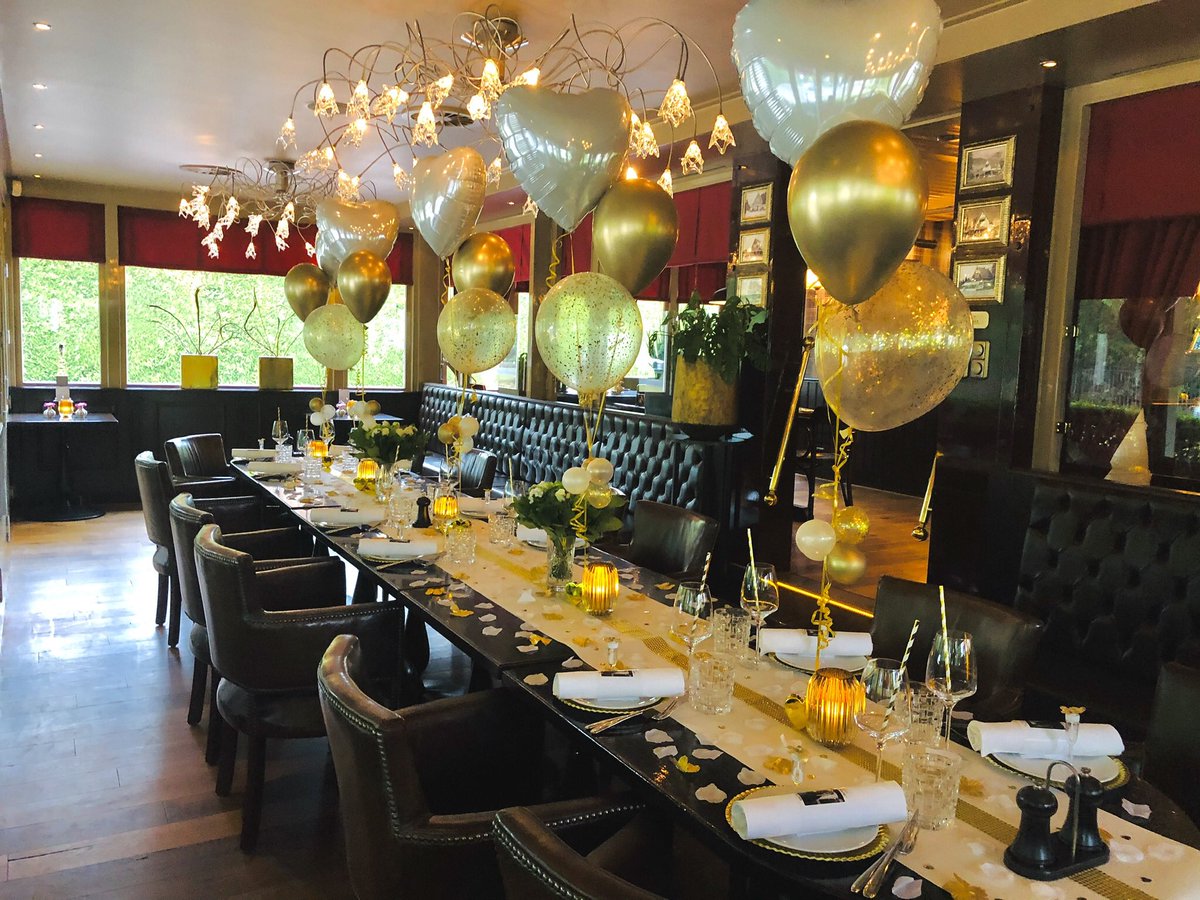 Restaurant De Smoezer is de locatie voor uw event. Een verjaardags diner, babyshower, jubileum of high tea? Wij verzorgen het graag. Gerechten of hapjes op maat en indien gewenst alles feestelijk aangekleed. Bel vooral 055-5420441 en wij bespreken graag met u uw wensen!