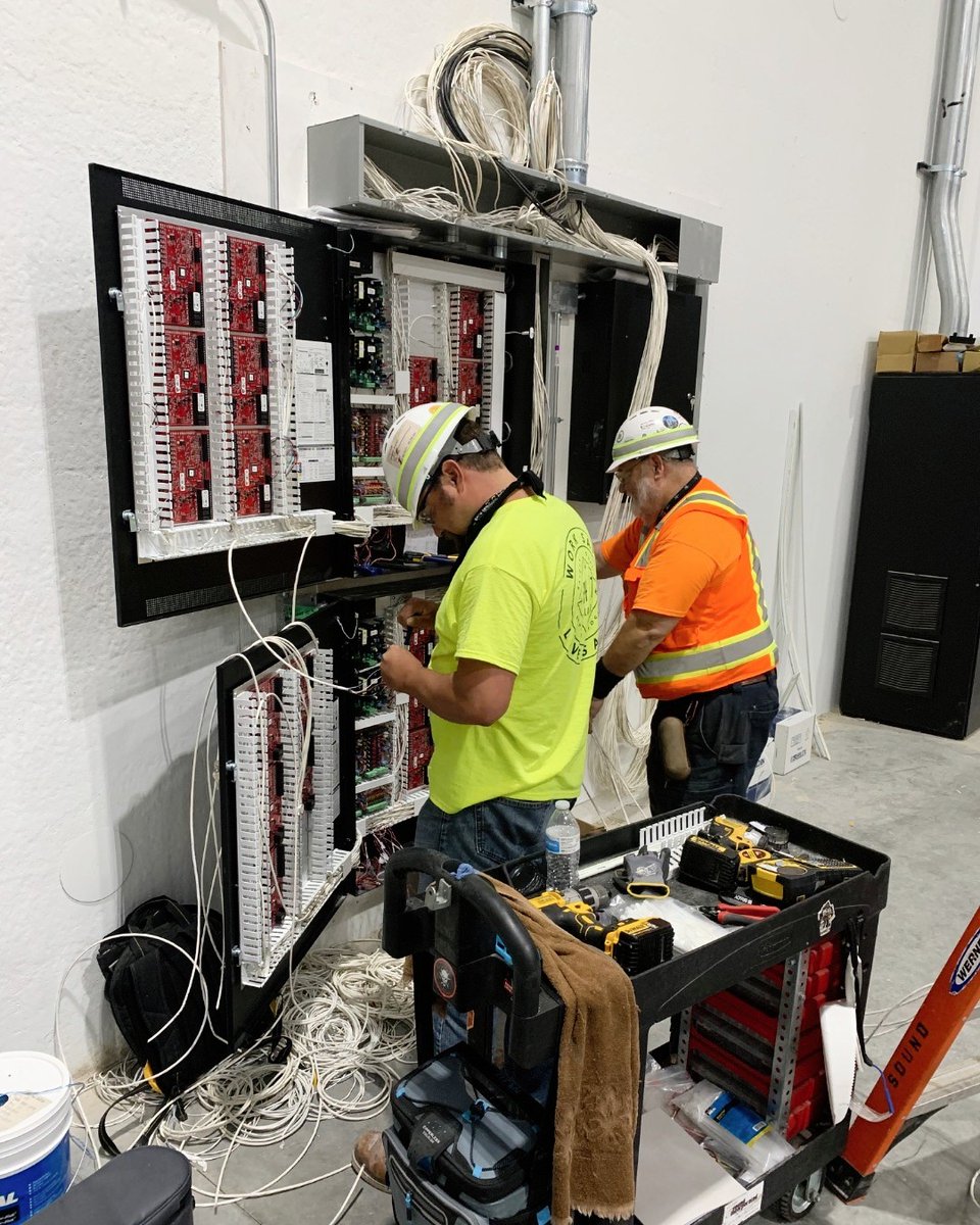SoundIncIL's tweet image. Here at #SoundInc we pride ourselves on the quality of work we have been providing since 1963, achieved by training only the best. Here is a picture of a seasoned #journeyman training an apprentice on #securitypanels. 

#Technicians #Safetyfirst #techs #secuirty #accesscontrol