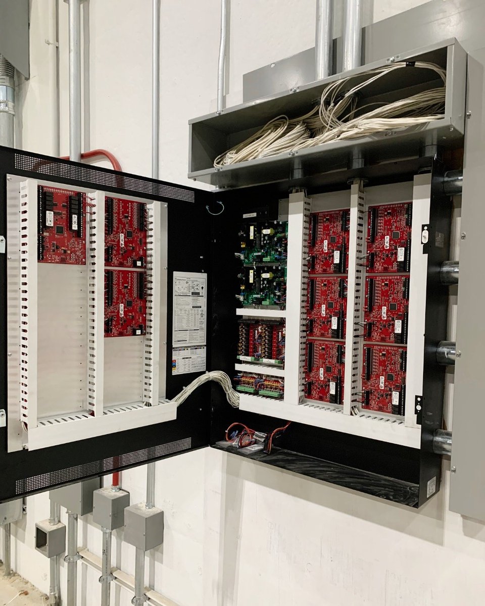 SoundIncIL's tweet image. Here at #SoundInc we pride ourselves on the quality of work we have been providing since 1963, achieved by training only the best. Here is a picture of a seasoned #journeyman training an apprentice on #securitypanels. 

#Technicians #Safetyfirst #techs #secuirty #accesscontrol