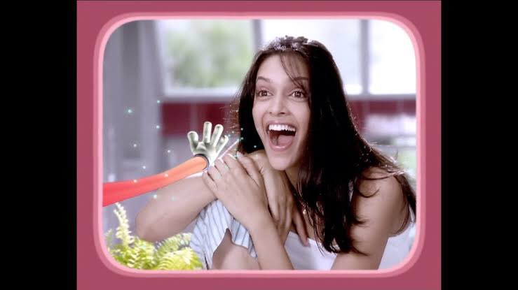 A thread to debunk the lies being peddled against Deepika Padukone. She moved to Mumbai and it was only after several TV commercials, modelling gigs and a Kannada movie that she landed her first film- OSO. She was so grateful that she chose to forego any remuneration for it.