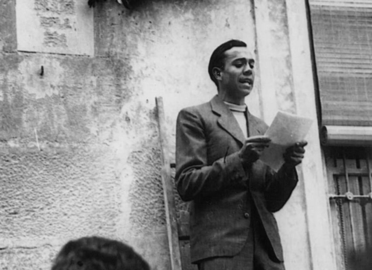 JaimeObregon's tweet photo. Hoy he saldado una vieja deuda conmigo mismo: me he ido a un parque vacío y le he dado una buena dentellada a los «Vientos del Pueblo» de Miguel Hernández.

Le tengo mucha admiración a este español de breve biografía que fue pastor de cabras antes que poeta. https://t.co/kBL02I9FHO