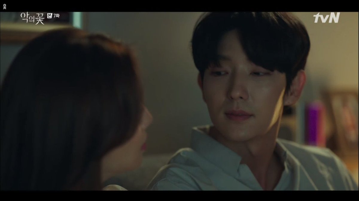 Jiwon baiting Hyun Soo. Ohh my gahd, she's good at this!!!  #FlowerOfEvil