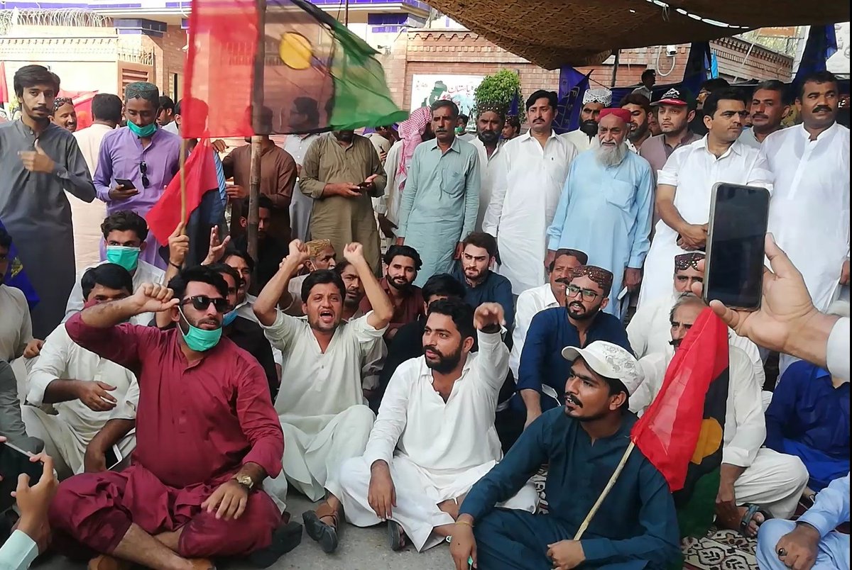 Ghazanfar_PPP's tweet photo. PPP/PYOSukkurCity Protest Against Niazi Govt For Dividing Sindh &amp; Inflation, Inreases Rates of Food Itoms, Increses Petrol Prices. @SukkurPressClub
#MarsonMarsonSindhNaDeson
#GoNiaziGo
#SuperPowerSuperPower #YouthPowerYouthPower
@BBhuttoZardari @AseefaBZ @JavedNLaghari https://t.co/1mii9RjRm9