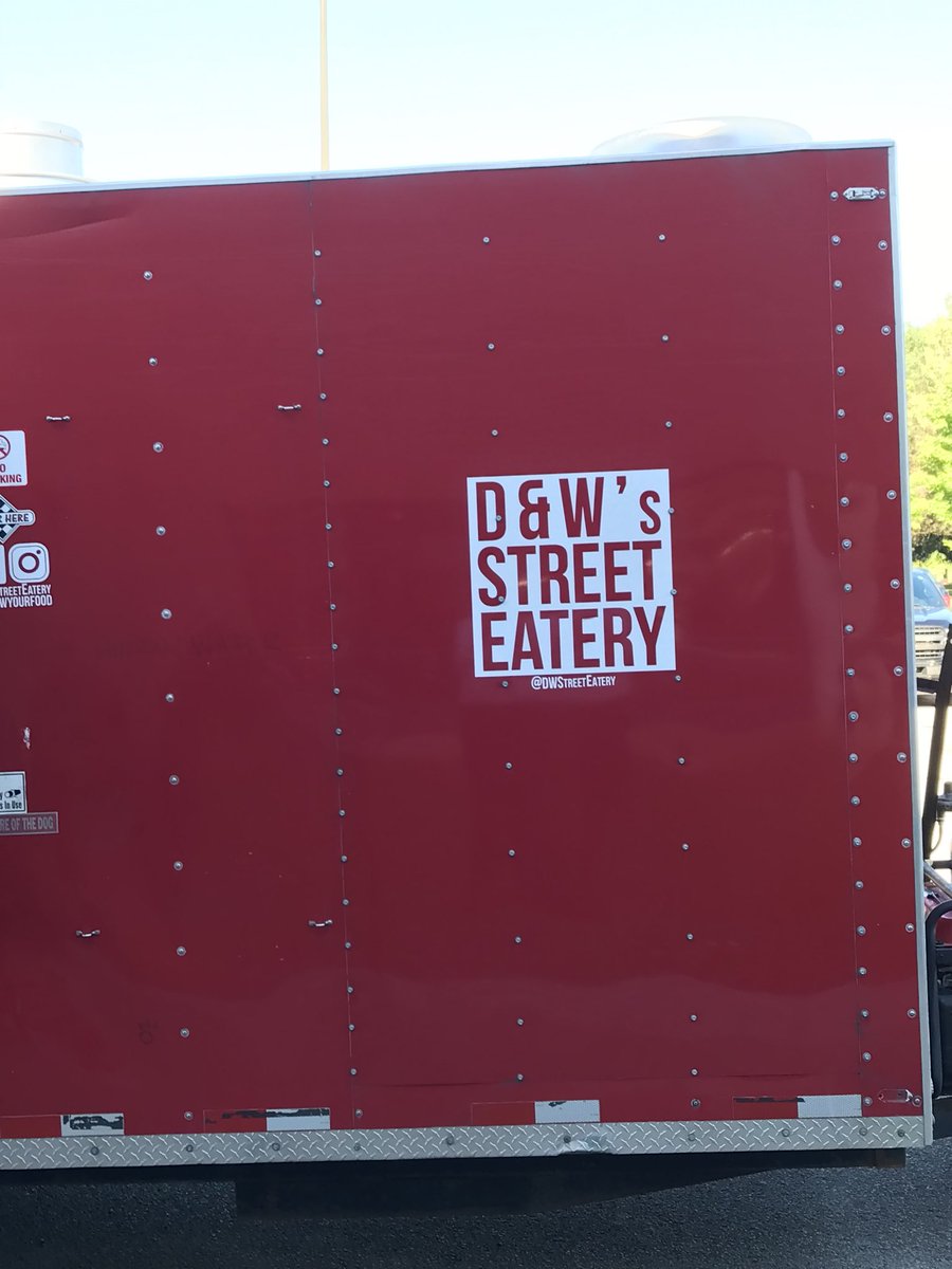 SchooleysScott's tweet photo. The TCF Employee Club was kind enough to sponsor the D&amp;W Street Eatery Food Truck today.  Staff are seen ordering tacos, nachos, burritos and other authentic Mexican Cuisine.  Thank you to D&amp;W Street Eatery for taking time today for us and to the TCF Employee Club. https://t.co/BJmkJb9mKn