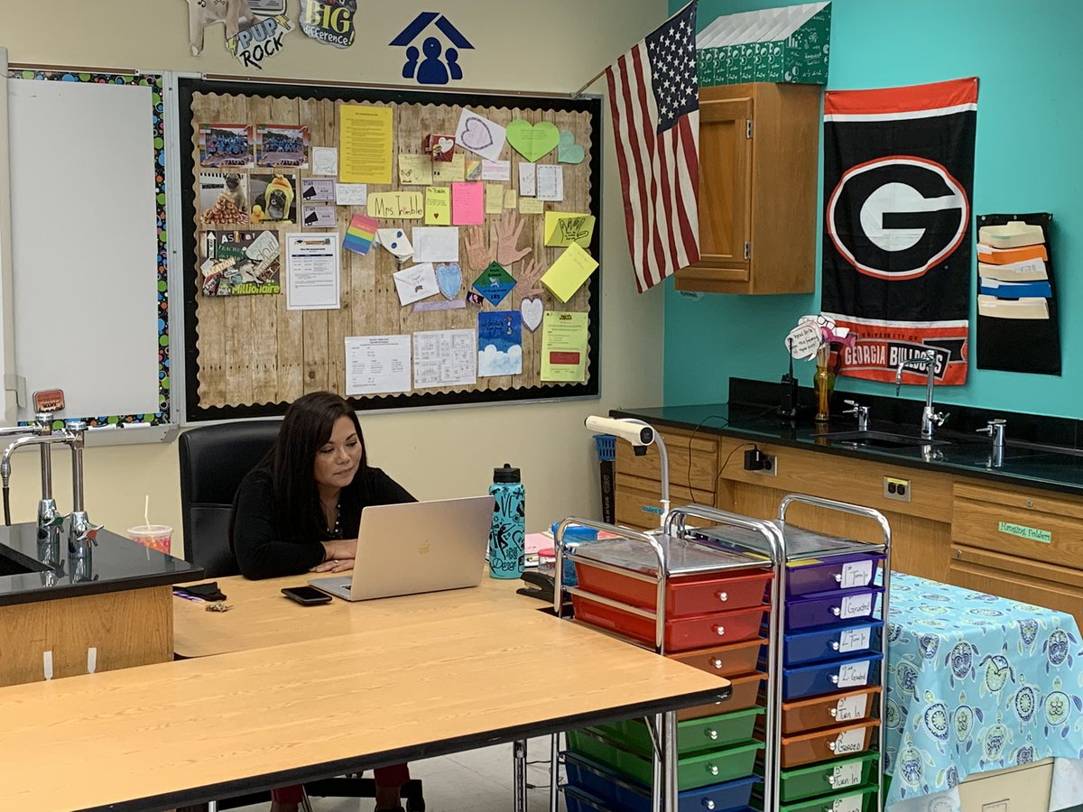 ariodzernbc6's tweet photo. First day of school for @browardschools. All remote learning for now, but teachers can choose to instruct from their classrooms. Coverage all day on @nbc6, starting at 11am. https://t.co/4SMMCPqIF7