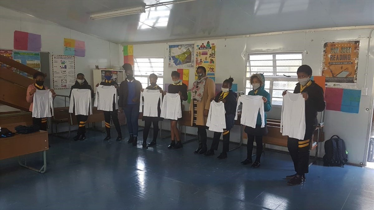 TrafalgarPM's tweet photo. Trafalgar donated to the girls at Ukhanyo Primary school in the Masiphumelele township. All the teachers and students welcomed Trafalgar with singing and dancing. 
#UkhanyoPrimary #MasiphumeleleTownship #Fishoek #Coneckt #TrafalgarPM #Teachers #GivingBack #Community #Donations https://t.co/3oyxhqqaNU