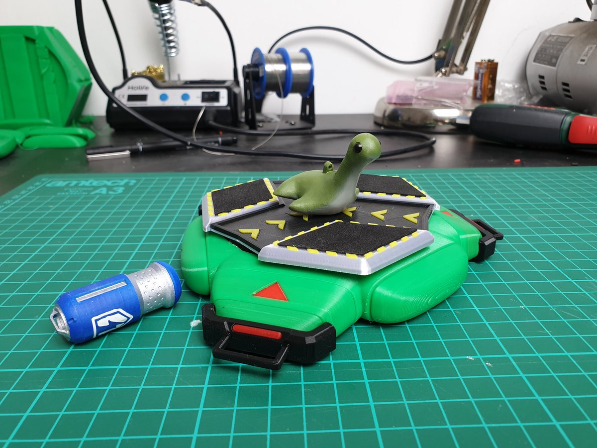 Andarne_'s tweet photo. Nessie is off to become the next #Apex Champion!
You can grab your very own Octane Jump Pad, Shield Battery and Nessie at #Darny3D - https://t.co/d8ZvtaOxIk
#ApexLegends #Nessy #Octane #OctaneApex #etsy #handmade #3DPrinting https://t.co/EtdIv9lMcz