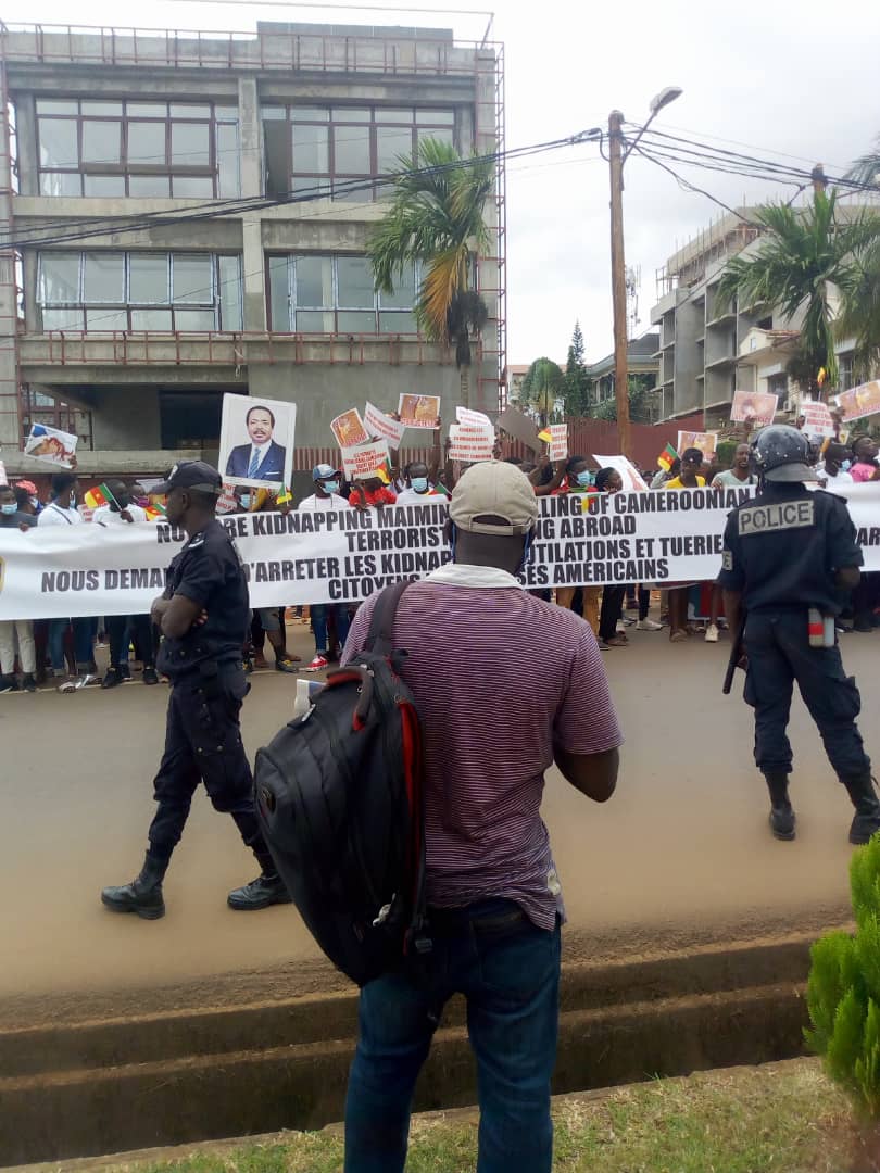 MimiMefoInfo's tweet photo. Some Cameroonians youths have staged a protest demonstration in front of the US embassy in Yaounde today.

They are calling on the US government to arrest Ambazonian leaders resident in the US. https://t.co/VPZZYu0BSz