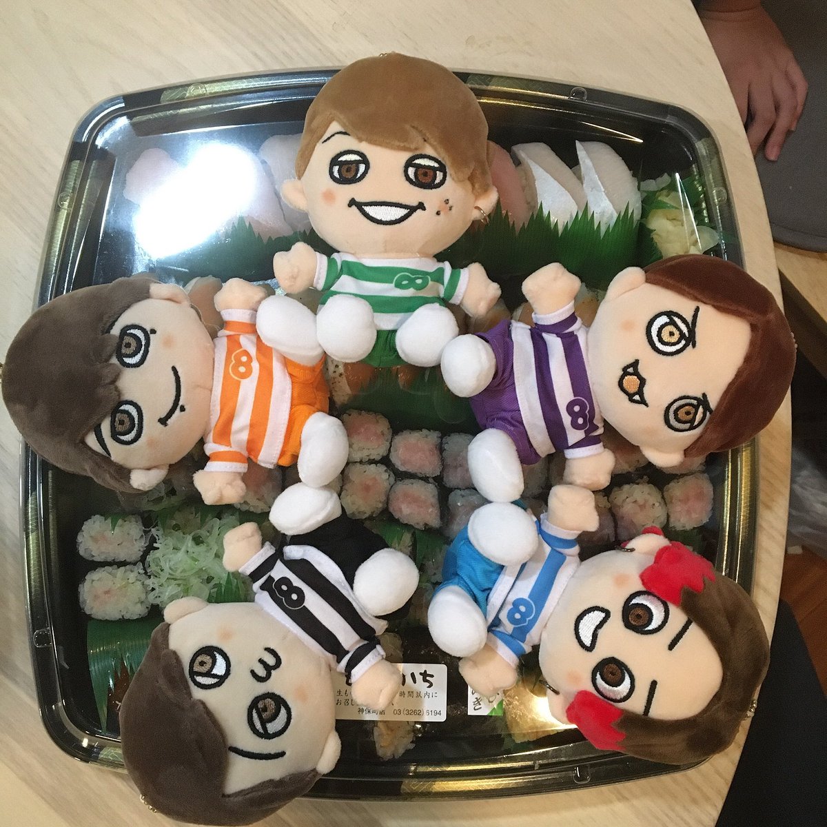 greeneighter_a's tweet photo. 寿司祝い🍣
美味しかったですし、お寿司🍣
#ReLIVE本日発売日ですしおすし 
#ReLIVE祝い寿司　#ReLIVE https://t.co/FNkMBfqUKn