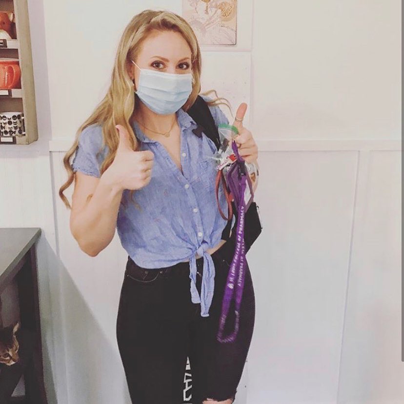UHSPedu's tweet photo. Welcome back! 💜

We love seeing your smiling faces even if it’s from behind a mask or computer screen. 

Photos via Instagram from gavin.exe, ashleyy_m98, nicole.christy and blonde_and_birdy

#STLCOP #STLCOPAlumni https://t.co/312cUFnXFS