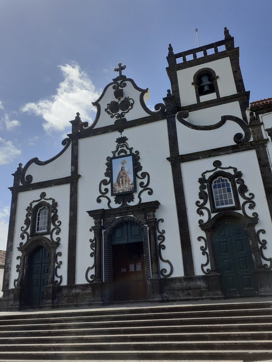 Since I am here, I visit the "Matriz" São Miguel church, built in 1554 (~30 years after a devastating earthquake) and the coastline.Vila Franca do Campo is one of the best places to spot whales in Azores, it seems, after Pico island. Tours last some 3h and start at 50 EUR.65/n – bei  Igreja de S. Miguel