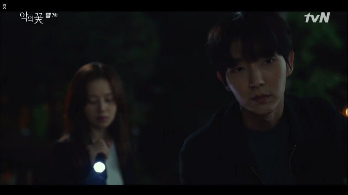 Jiwon and Hyun Soo's idea of a date, going inside a murder house. LOL what a weird couple!  #FlowerOfEvil