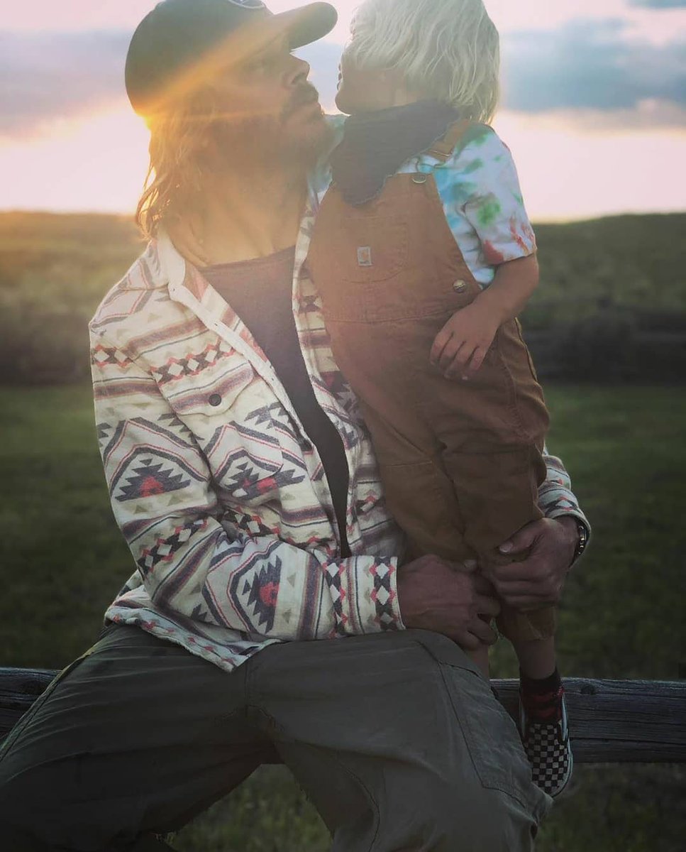 Dada and the squish ❤ 
Throwback to the Olsen family in Idaho last year 

#ericcolsen #ericolsen #ericchristianolsen #sarahwrightolsen #family #olsenfamily #love #esmeolsen @ericcolsen