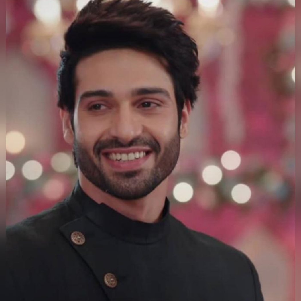 Payel67183714's tweet photo. @ColorsTV @justvoot #DevParikh #Vijayendrakumeria #Naagin4 ❣❣❣❣💘💘💘💘😘😘😘 https://t.co/wjogMhTQAf
