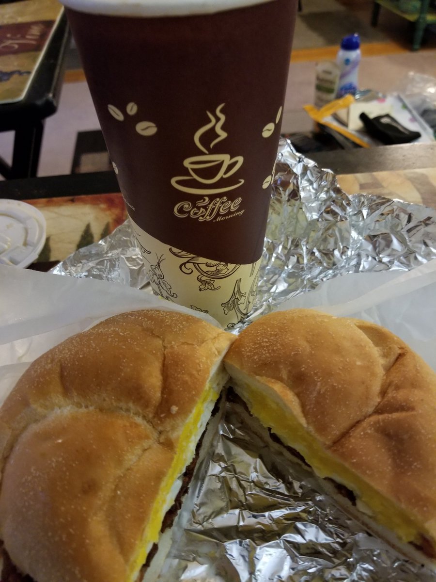 JohnLukeNYC's tweet photo. #BreakfastTime From The #Deli #BaconAndEggs #OnRoll & #Coffee
#Yummy https://t.co/p5busB0pMW