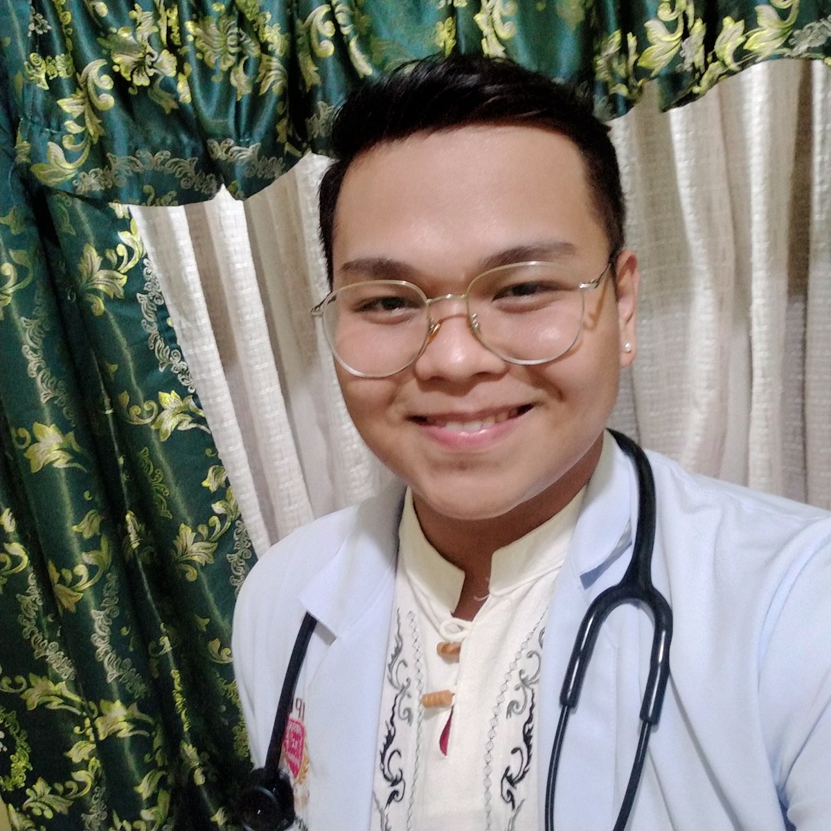 MarkDominicBM's tweet photo. Literal na pang doktor nanaman yung role ko.
However #SaveOurFrontliners https://t.co/0fEM6VrIhh