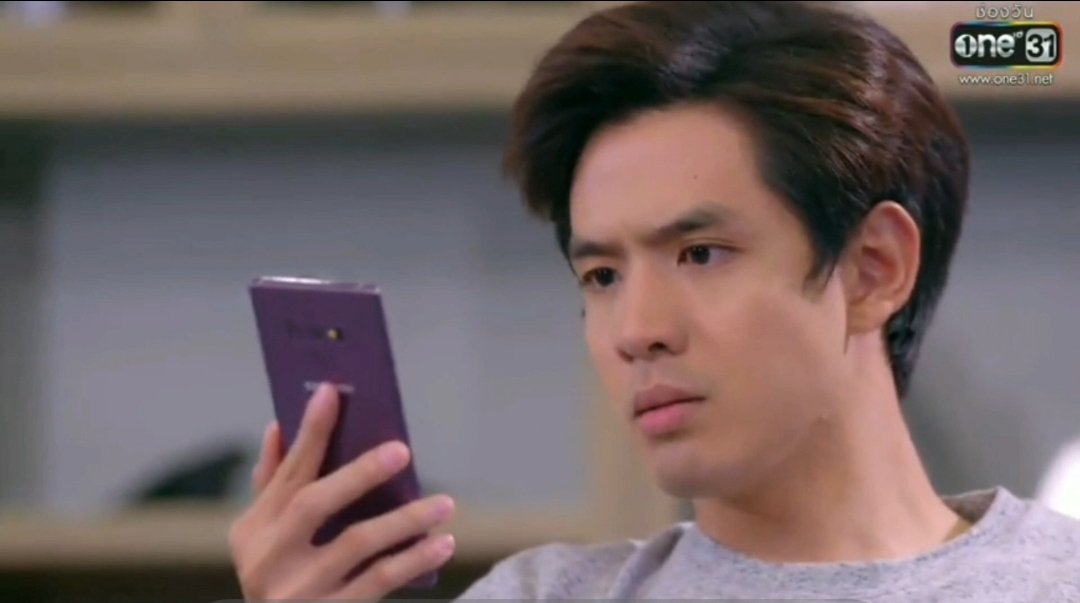Susupranee2's tweet photo. ปลายสายไม่ว่าง แต่ เราว่างนะ 5555
#ฉันชื่อบุษบาep5 
#filmthanapat https://t.co/Cm679P9YK9