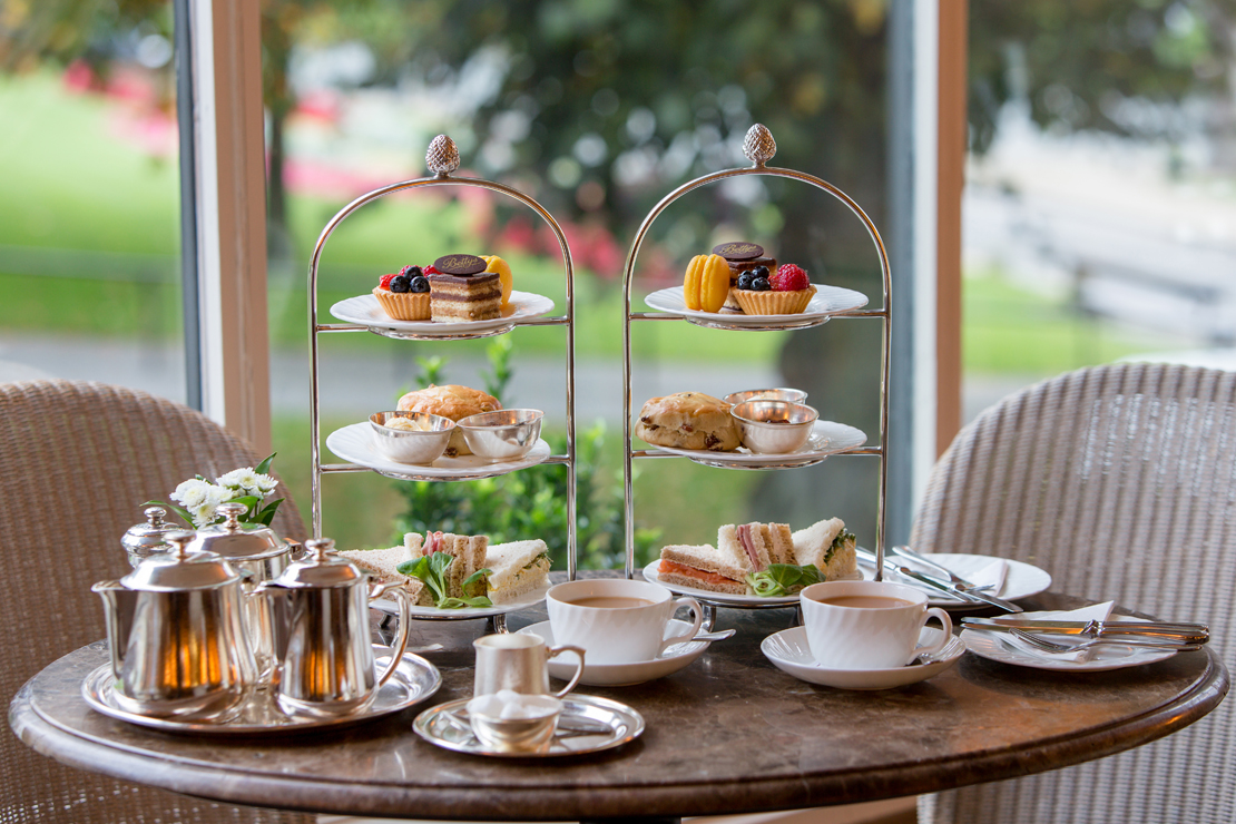 GREATBritain's tweet photo. Afternoon tea is an important business in Britain! Enjoy your own tea-time treat with these simple steps 👇
1. Make yourself a cuppa
2. Grab your favourite biscuits
3. Have a read of our latest blog by the iconic @Bettys tea rooms ➡️ https://t.co/oPHmjIn9bV
#TeaIsGREAT 🫖🇬🇧 https://t.co/uHsprpmpUA